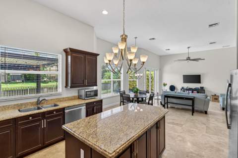 9898 Coronado Lake Drive, Boynton Beach FL - photo 10 of 51