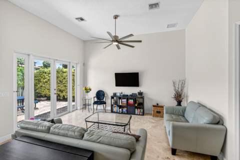9898 Coronado Lake Drive, Boynton Beach FL - photo 12 of 51