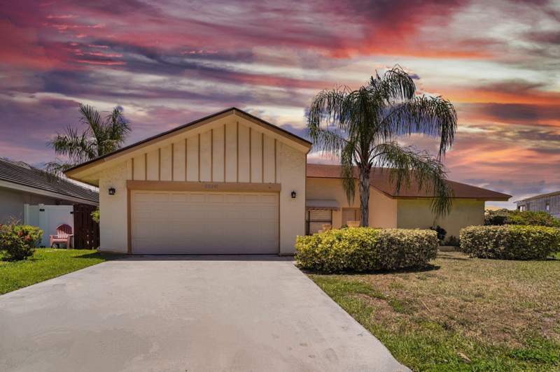 5 bedroom Single Family Residence at 22207 Alyssum Way, Thornhill Green, Boca Raton — photo 2
