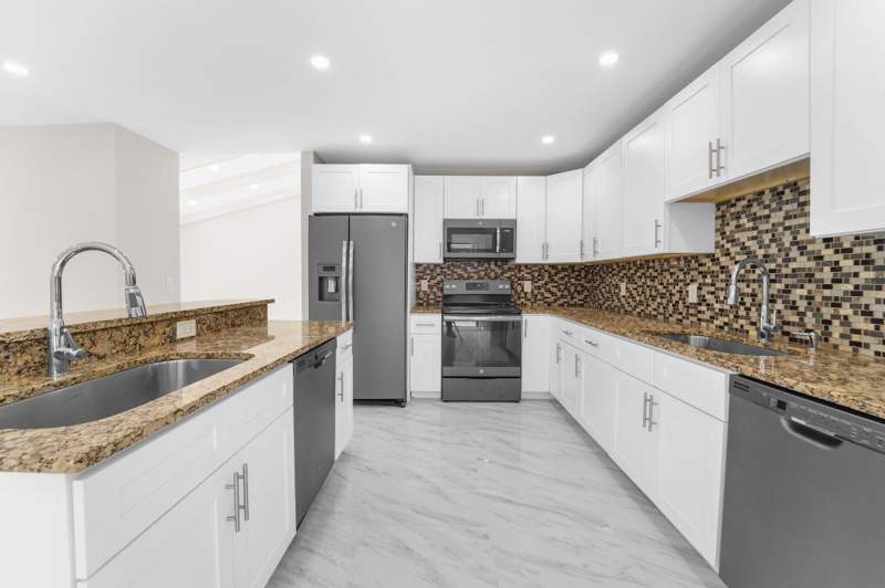 5 bedroom Single Family Residence at 22207 Alyssum Way, Thornhill Green, Boca Raton — photo 5