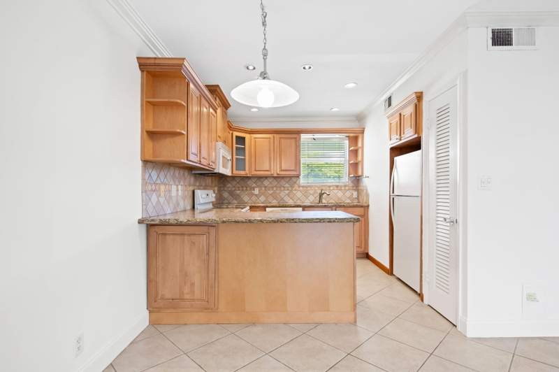 2 bedroom Condominium at 2748 NE 28th Avenue #20, Beacon House Condo, Lighthouse Point — photo 3