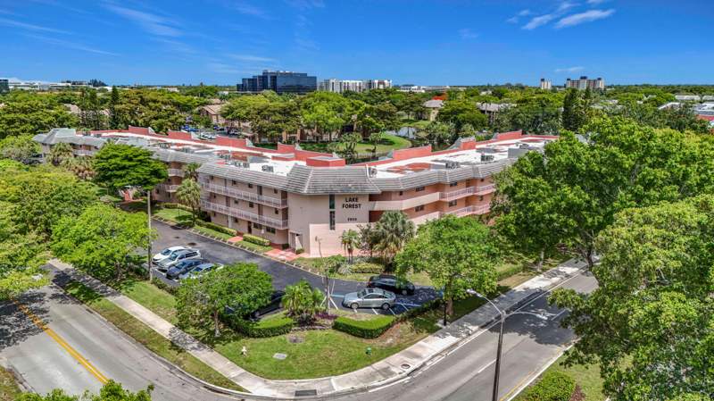 2 bedroom Condominium at 2850 Forest Hills Boulevard #212, LAKE FOREST CONDO, Coral Springs — photo 2