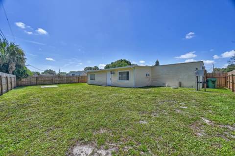 5204 Deanna Lane, Fort Pierce FL - photo 7 of 34