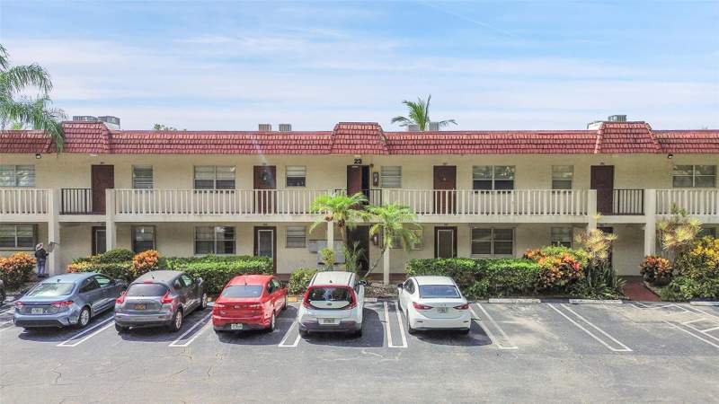 2 bedroom Condominium at 23 Abbey Lane #202, Abbey Village, Delray Beach — photo 2