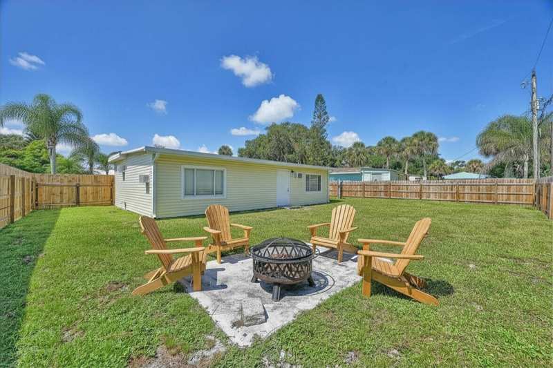 3 bedroom Manufactured Home at 5204 Deanna Lane, Green Acres Unit 3, Fort Pierce — photo 1