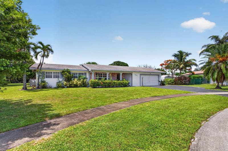 4 bedroom Single Family Residence at 7501 NW 6th Street, Plantations Secluded Gardens, Plantation — photo 2