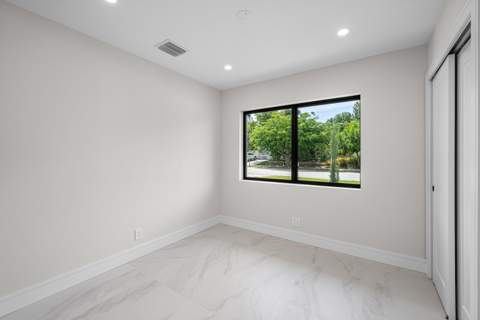 707 Sunset Drive, Lake Worth Beach FL - photo 12 of 19
