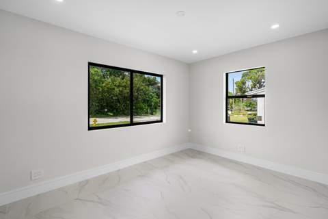 707 Sunset Drive, Lake Worth Beach FL - photo 8 of 19
