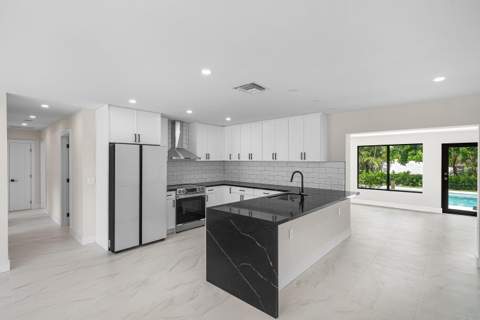 707 Sunset Drive, Lake Worth Beach FL - photo 6 of 19
