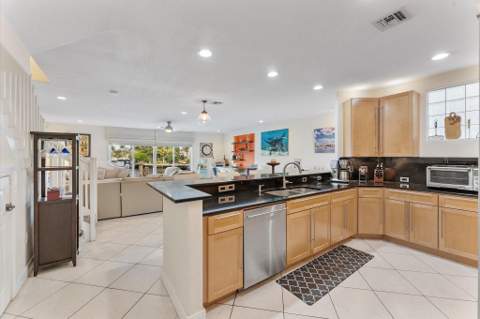 1351 SE 3rd Avenue, Pompano Beach FL - photo 15 of 58
