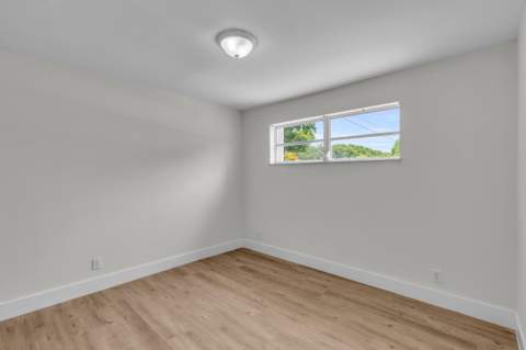 3262 Pierce Street, Hollywood FL - photo 7 of 23