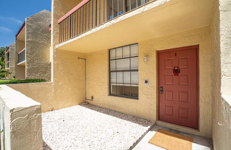 2 bedroom Townhouse at 769 SE 1st Way #85, Vista Gardens I Condo, Deerfield Beach — photo 3