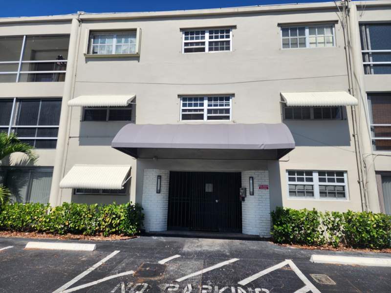2 bedroom Condominium at 2301 NE 14th St Causeway #305e, Coach House East & West Condo, Pompano Beach — photo 3
