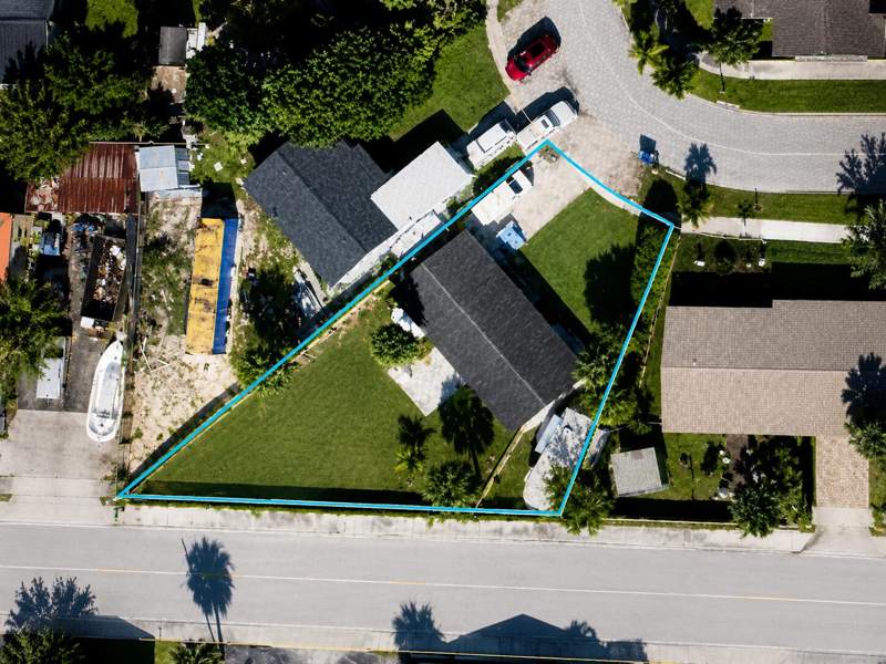 4 bedroom Single Family Residence at 1545 S 24th Court, Datura Park South 1, West Palm Beach — photo 2