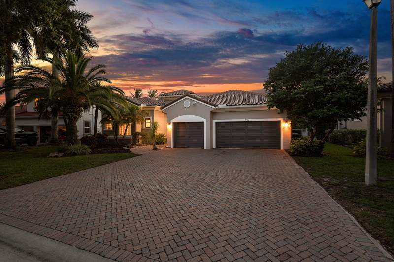 5 bedroom Single Family Residence at 876 NW 123rd Drive, West Shore, Coral Springs — photo 3