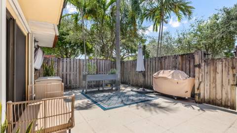 725 NW 99th Circle, Plantation FL - photo 8 of 36