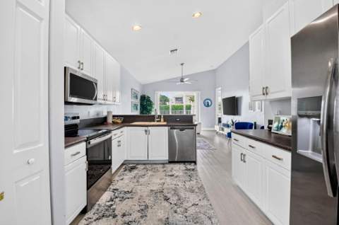 8049 Via Bolzano, Lake Worth FL - photo 13 of 68