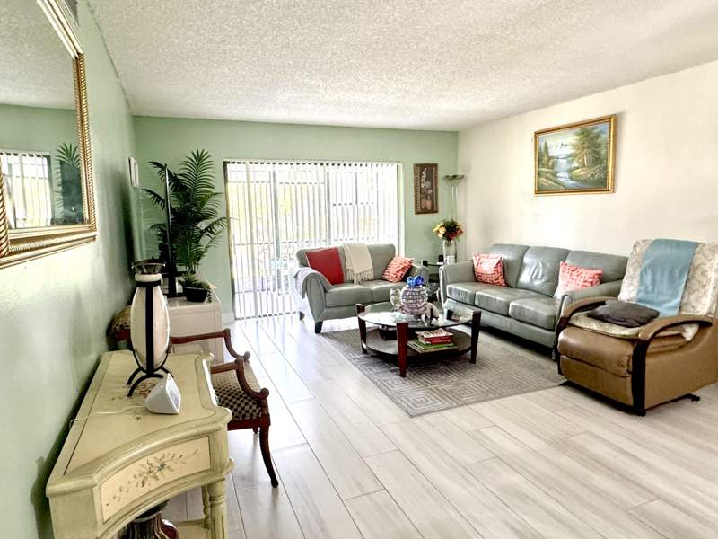2 bedroom Condominium at 4930 E Sabal Palm Boulevard #107, Lakes Of Carriage Hills, Tamarac — photo 2