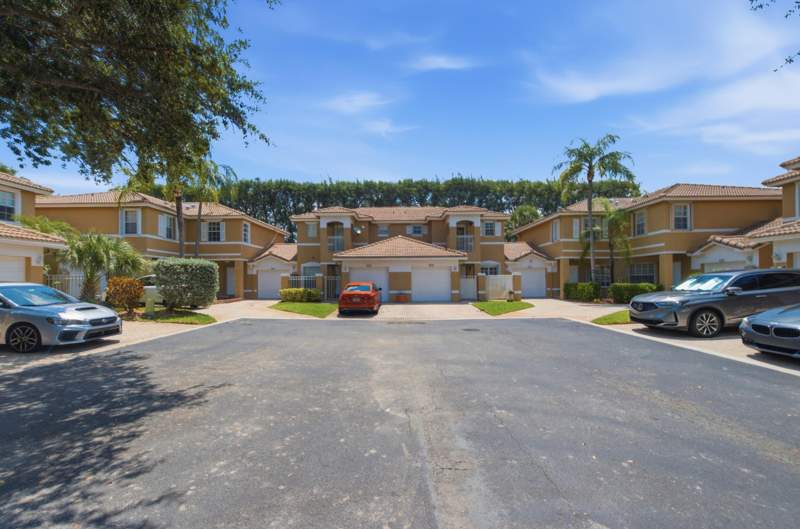 3 bedroom Townhouse at 2824 NW 99th Terrace, Waterford Crossings, Sunrise — photo 3