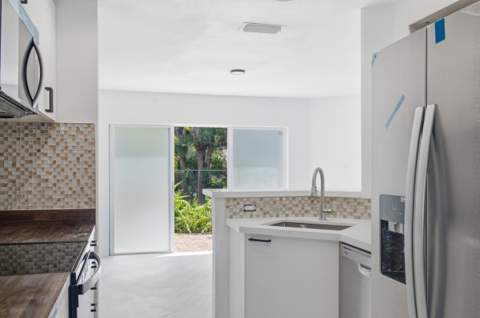 2824 NW 99th Terrace, Sunrise FL - photo 12 of 37