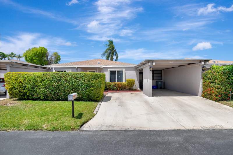 2 bedroom Villa at 14882 Wildflower Lane, Camelot Village Sec 2, Delray Beach — photo 2