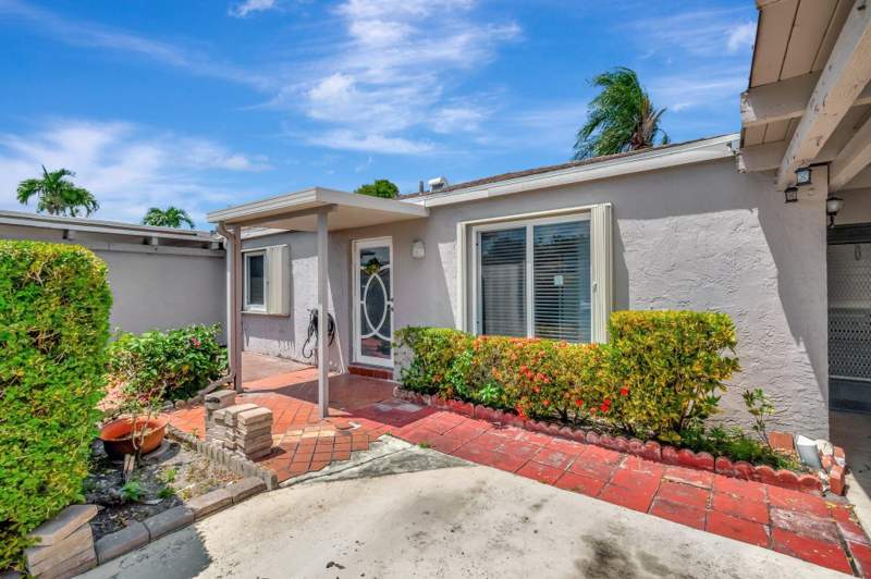 2 bedroom Villa at 14882 Wildflower Lane, Camelot Village Sec 2, Delray Beach — photo 4