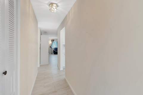 14882 Wildflower Lane, Delray Beach FL - photo 8 of 37