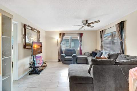 14882 Wildflower Lane, Delray Beach FL - photo 10 of 37