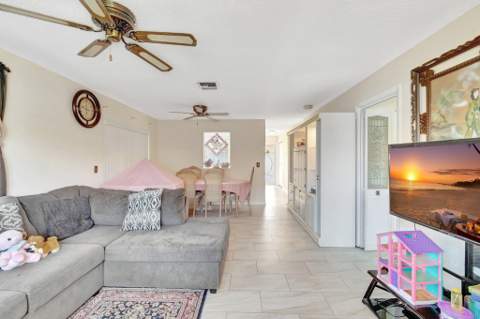 14882 Wildflower Lane, Delray Beach FL - photo 13 of 37