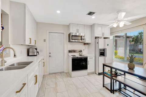 14882 Wildflower Lane, Delray Beach FL - photo 15 of 37