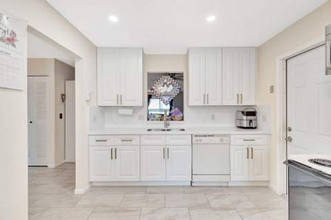14882 Wildflower Lane, Delray Beach FL - photo 18 of 37