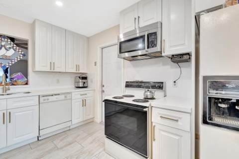 14882 Wildflower Lane, Delray Beach FL - photo 19 of 37