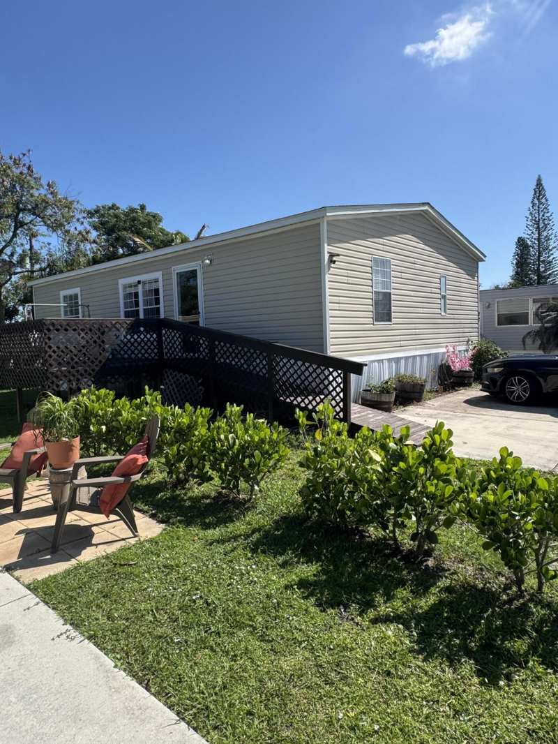 3 bedroom Manufactured Home at 5000 SE Federal Highway #82, Sunshine Manor Mobile Home Park, Stuart — photo 1