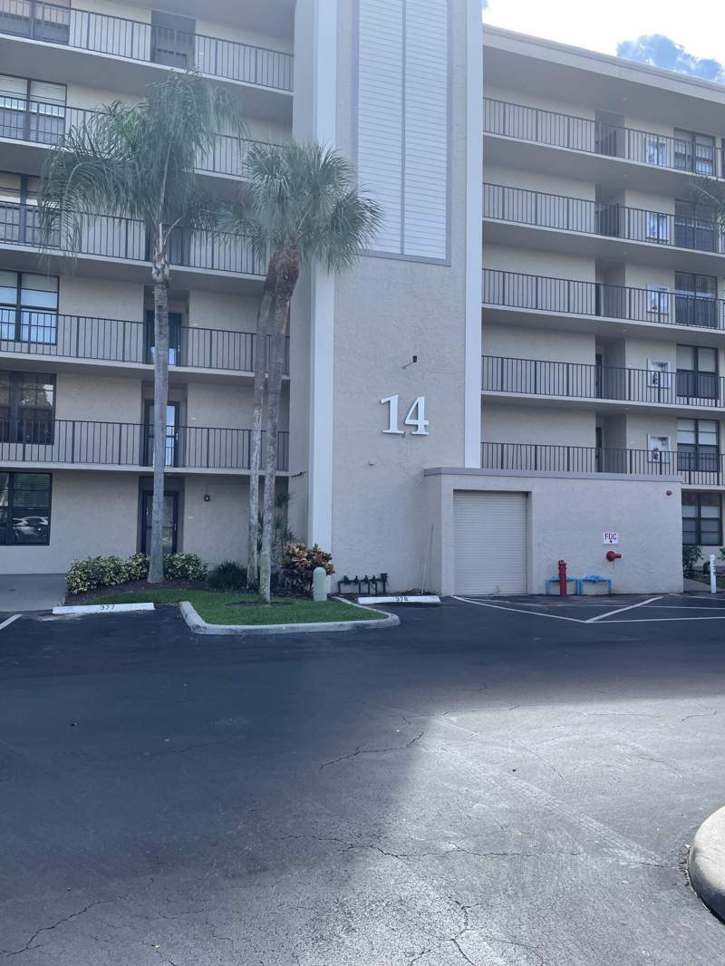 1 bedroom Condominium at 14 Royal Palm Way #204, Boca Bayou, Boca Raton — photo 4