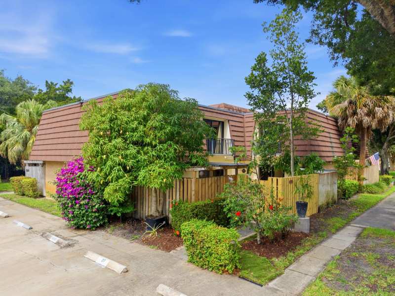 3 bedroom Townhouse at 2213 22nd Lane, Garden Lakes And Garden Square Shops, Palm Beach Gardens — photo 1