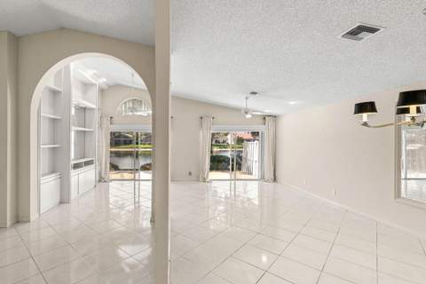9763 Harbour Lake Circle, Boynton Beach FL - photo 12 of 64