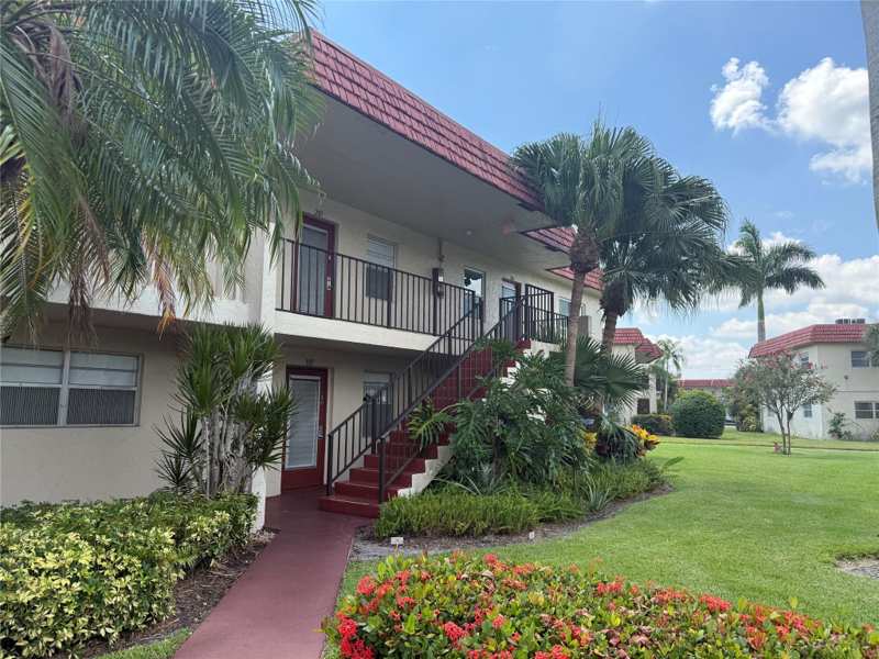 2 bedroom Condominium at 32 Abbey Lane #207, Villages Of Oriole Abbey Condo, Delray Beach — photo 1