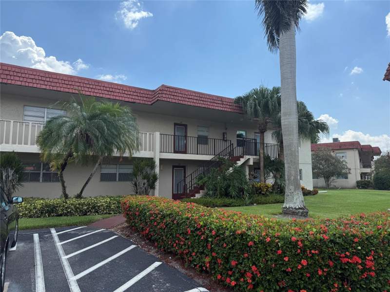 2 bedroom Condominium at 32 Abbey Lane #207, Villages Of Oriole Abbey Condo, Delray Beach — photo 2