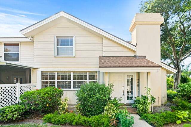 3 bedroom Townhouse at 8104 Oakton Court #4b, Wellesley At Lake Clarke Shores, Lake Clarke Shores — photo 2
