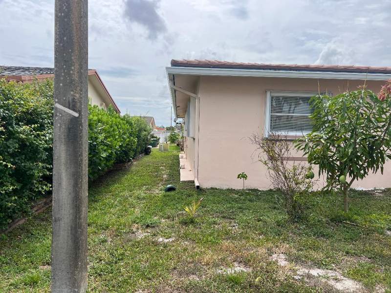 2 bedroom Single Family Residence at 5803 NW 86th Avenue, Mainlands Of Tamarac Lakes, Tamarac — photo 3