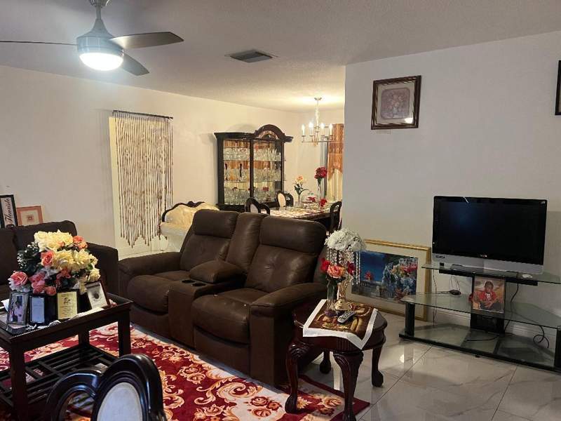 2 bedroom Single Family Residence at 5803 NW 86th Avenue, Mainlands Of Tamarac Lakes, Tamarac — photo 4
