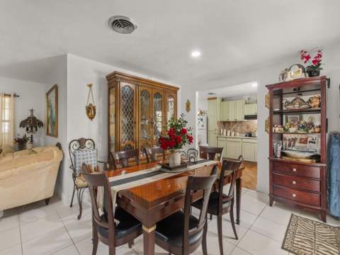 2405 Blossom Court, Fort Pierce FL - photo 7 of 22