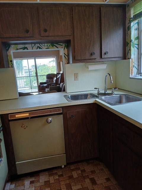 6161 NW 57th Court, Tamarac FL - photo 11 of 18
