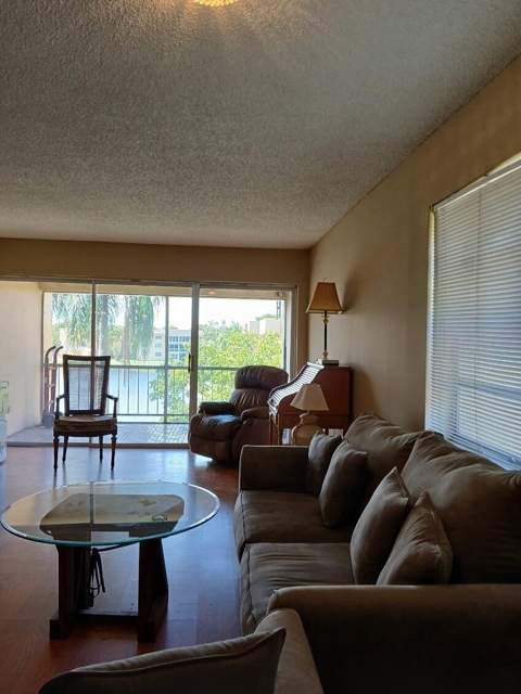 6161 NW 57th Court, Tamarac FL - photo 9 of 18