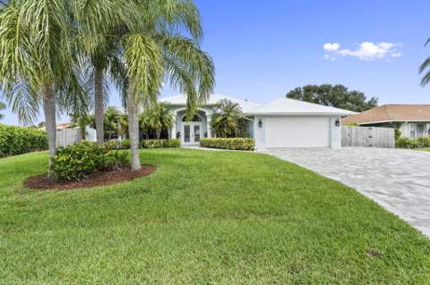 117 Queen Elizabeth Court, Hutchinson Island FL - photo 6 of 68