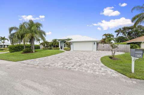 117 Queen Elizabeth Court, Hutchinson Island FL - photo 7 of 68