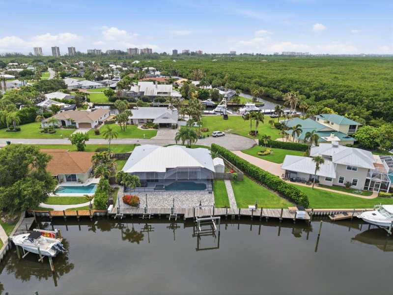 3 bedroom Single Family Residence at 117 Queen Elizabeth Court, Queen'S Cove Unit 1, Hutchinson Island — photo 1