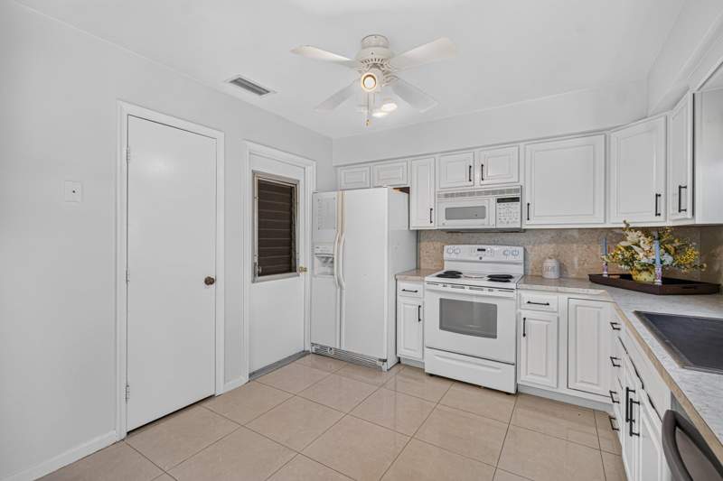 2 bedroom Villa at 9830 Bischofia Tree Way, Bent Tree Villas West Condo, Boynton Beach — photo 3