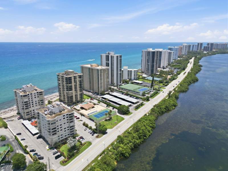 2 bedroom Condominium at 5460 N Ocean Drive #6a, Seagrape Condo, Riviera Beach — photo 3