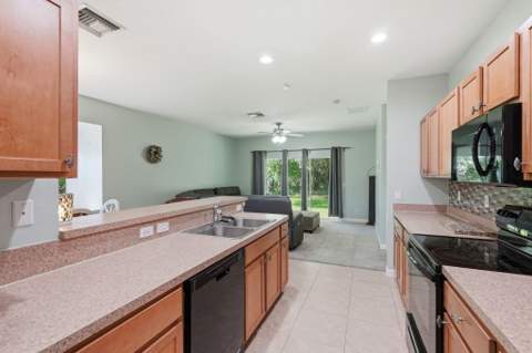 2551 Creekside Drive, Fort Pierce FL - photo 6 of 53